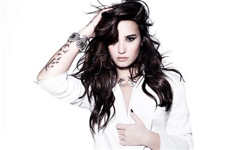 demi lovato wallpaper|4k minimal wallpaper.